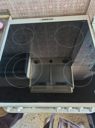 Cocina vitrocerámica y horno AEG