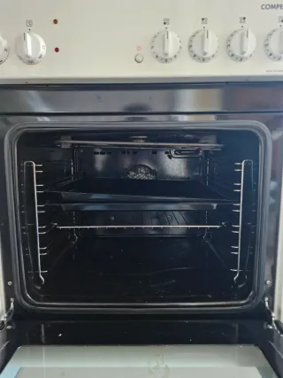 Cocina vitrocerámica y horno AEG