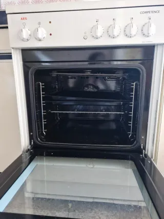 Cocina vitrocerámica y horno AEG