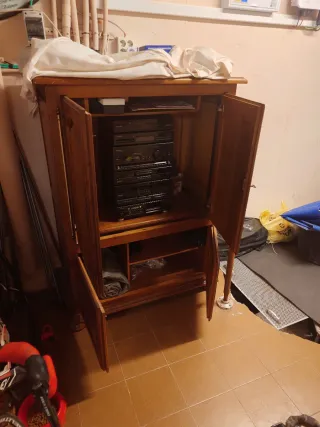 Mueble salón compartimento TV abatible