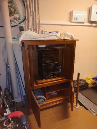 Mueble salón compartimento TV abatible