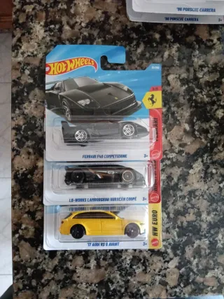 Lote 3 Hot Wheels: Ferrari, Lamborghini, Audi