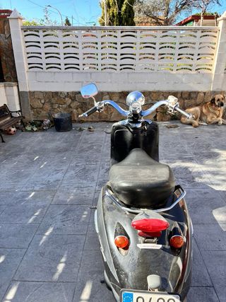 Aprilia custom scooter de 125.