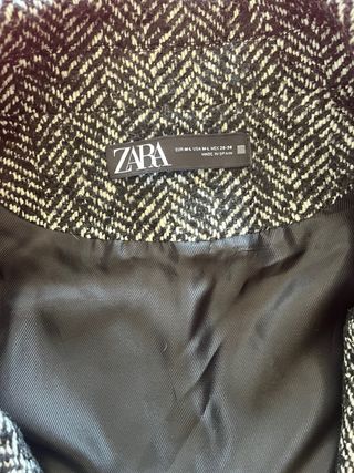 Abrigo midi Zara negro y blanco