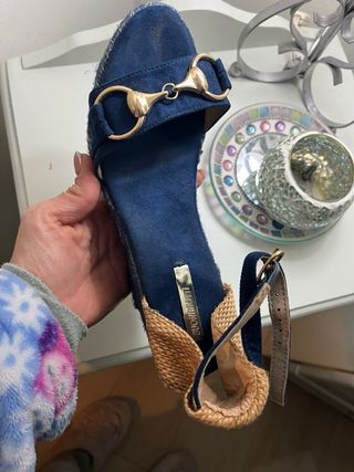 Sandalias BUONARROTI Azul y Dorado Mujer