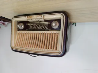 Radio Vintage Beige y Marrón