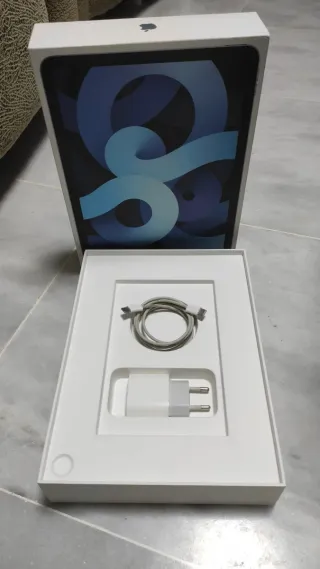 iPad Air 2021 64GB celeste + Accesorios