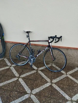 Bicicleta de carretera Focus