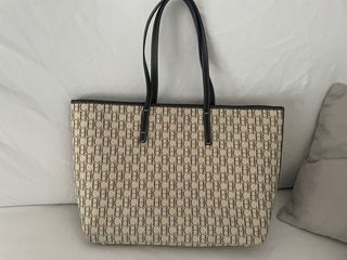 Bolso Tote Carolina Herrera CH Logo Beige