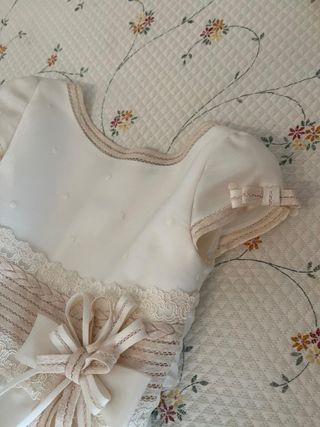 Traje Comunión Niña Blanco y Rosa.