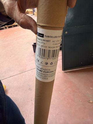 Tubo fluorescente T8 STAK 18W sin estrenar