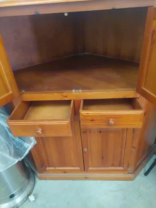 Mueble de rincón de madera
