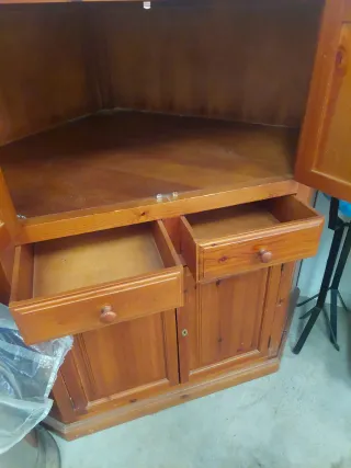 Mueble de rincón de madera