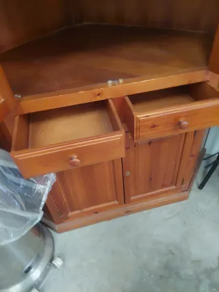Mueble de rincón de madera