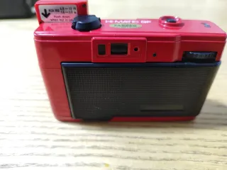 Minolta HI-MATIC GF fotocamera rossa