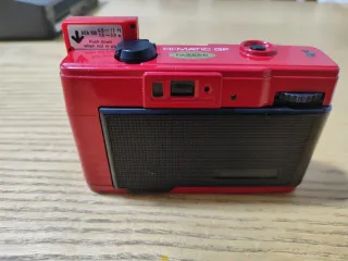 Minolta HI-MATIC GF fotocamera rossa