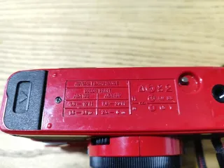 Minolta HI-MATIC GF fotocamera rossa