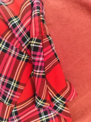 Falda corta cuadros escoceses roja