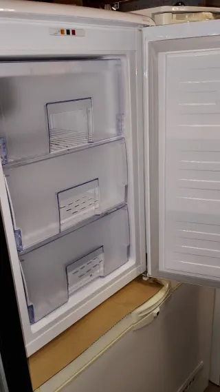 Congelador Vertical Beko. 2a OPORTUNITAT.