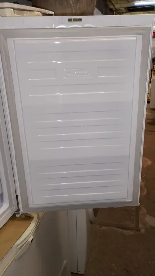 Congelador Vertical Beko. 2a OPORTUNITAT.