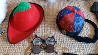 Accesorios Disfraz: sombreos, espada, escudo...