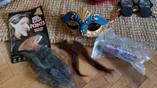 Accesorios Disfraz: sombreos, espada, escudo...