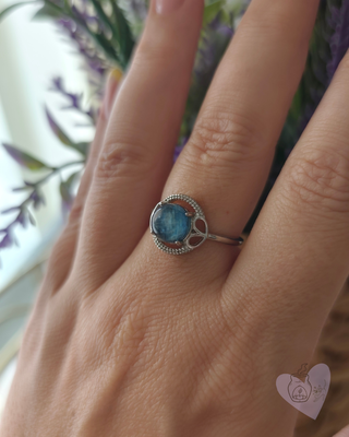 Anillo de cianita natural