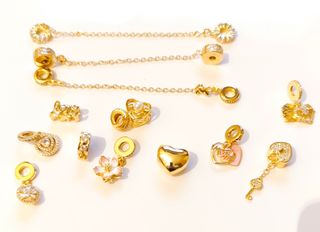 Pulsera y Cuentas Bañadas en Oro