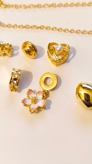Pulsera y Cuentas Bañadas en Oro