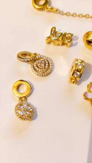 Pulsera y Cuentas Bañadas en Oro