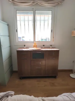 Aparador in legno con cassetti