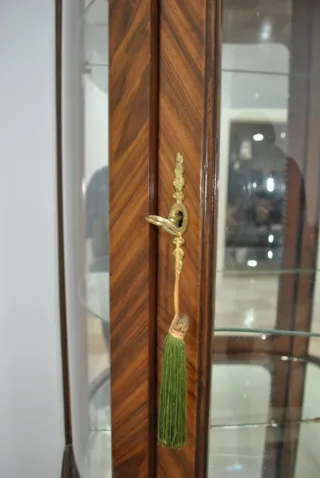 Antigua vitrina curva Luis XV