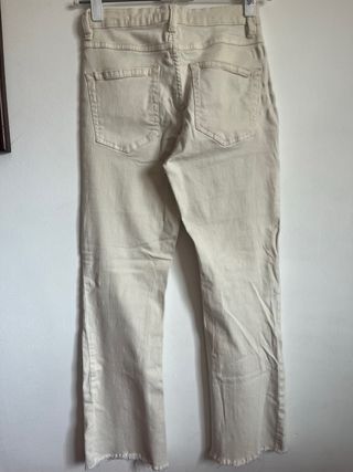 Pantalón campana Bershka beige
