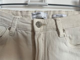 Pantalón campana Bershka beige