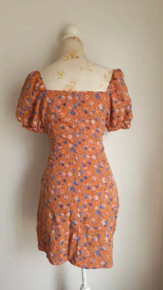 Vestido floral estilo milkmaid naranja