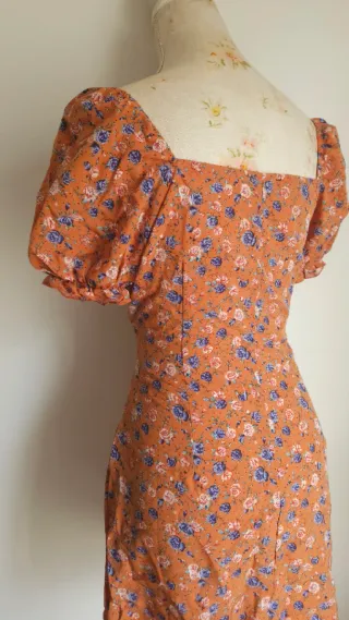 Vestido floral estilo milkmaid naranja