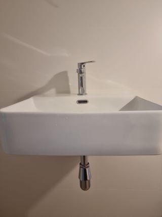 1 Lavabo Suspendido Blanco + Cromado Nuevo