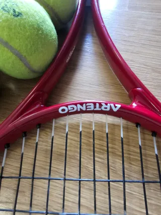 Set de raquetas y pelotas de tenis