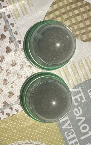 Pallina erba gatta con adesivo muro