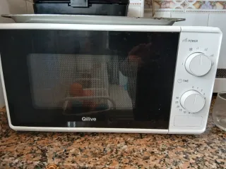 Microondas Qilive pequeño