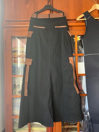 Falda negra con detalles marrones Talla XS