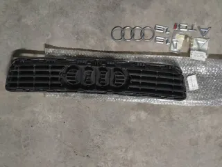 Parrilla Audi A4 B5 + Emblemas TDI 1.9