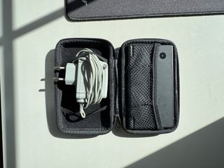 Nintendo DSi con Funda, Cargador y Riñonera.