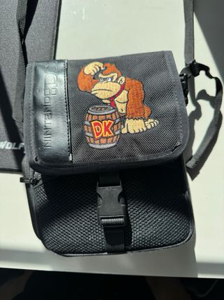 Nintendo DSi con Funda, Cargador y Riñonera.