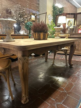 Mesa de comedor antigua