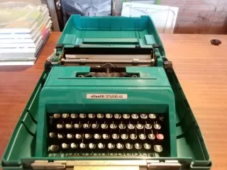 Máquina de escribir Olivetti Studio 45