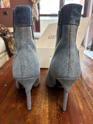 Stivaletti Guess in denim tacco