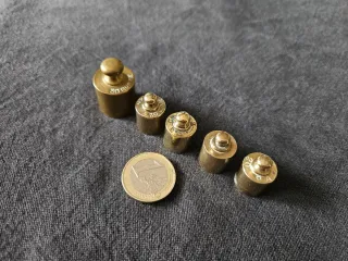 Set pesi bilancia vintage in ottone