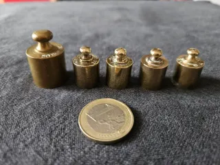 Set pesi bilancia vintage in ottone