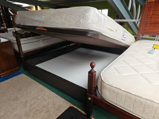 Sommier casal com arrumação e colchão